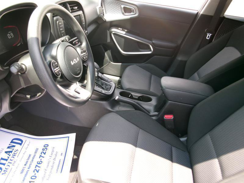 Used 2025 Kia Soul LX w/ LX Technology Package FWD image 13