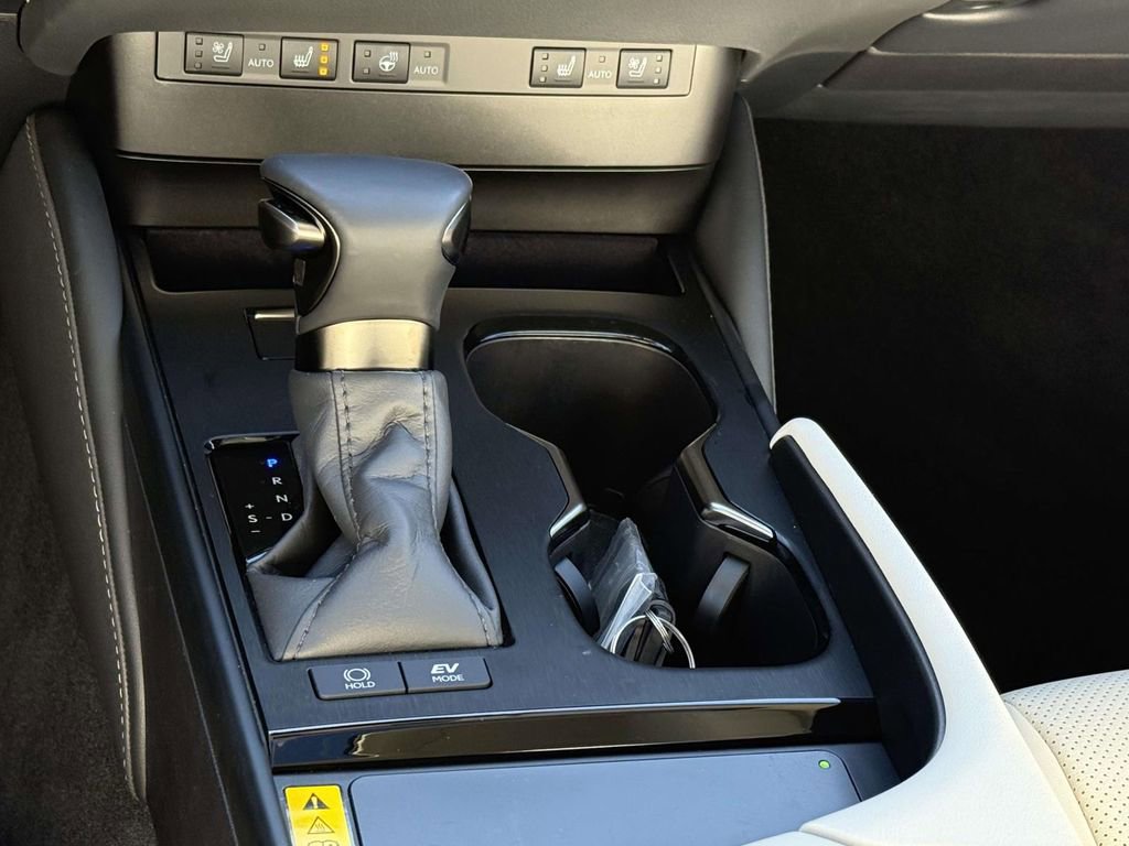 Used 2025 Lexus ES 300h w/ Premium Package image 20