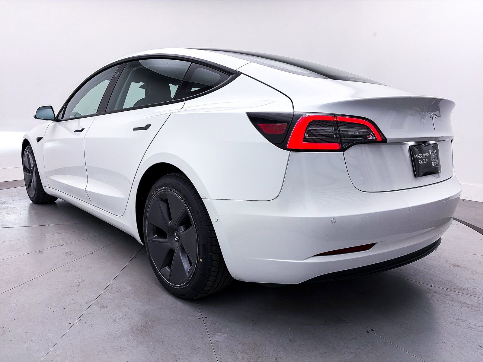 Used 2021 Tesla Model 3 Standard Range Plus image 12