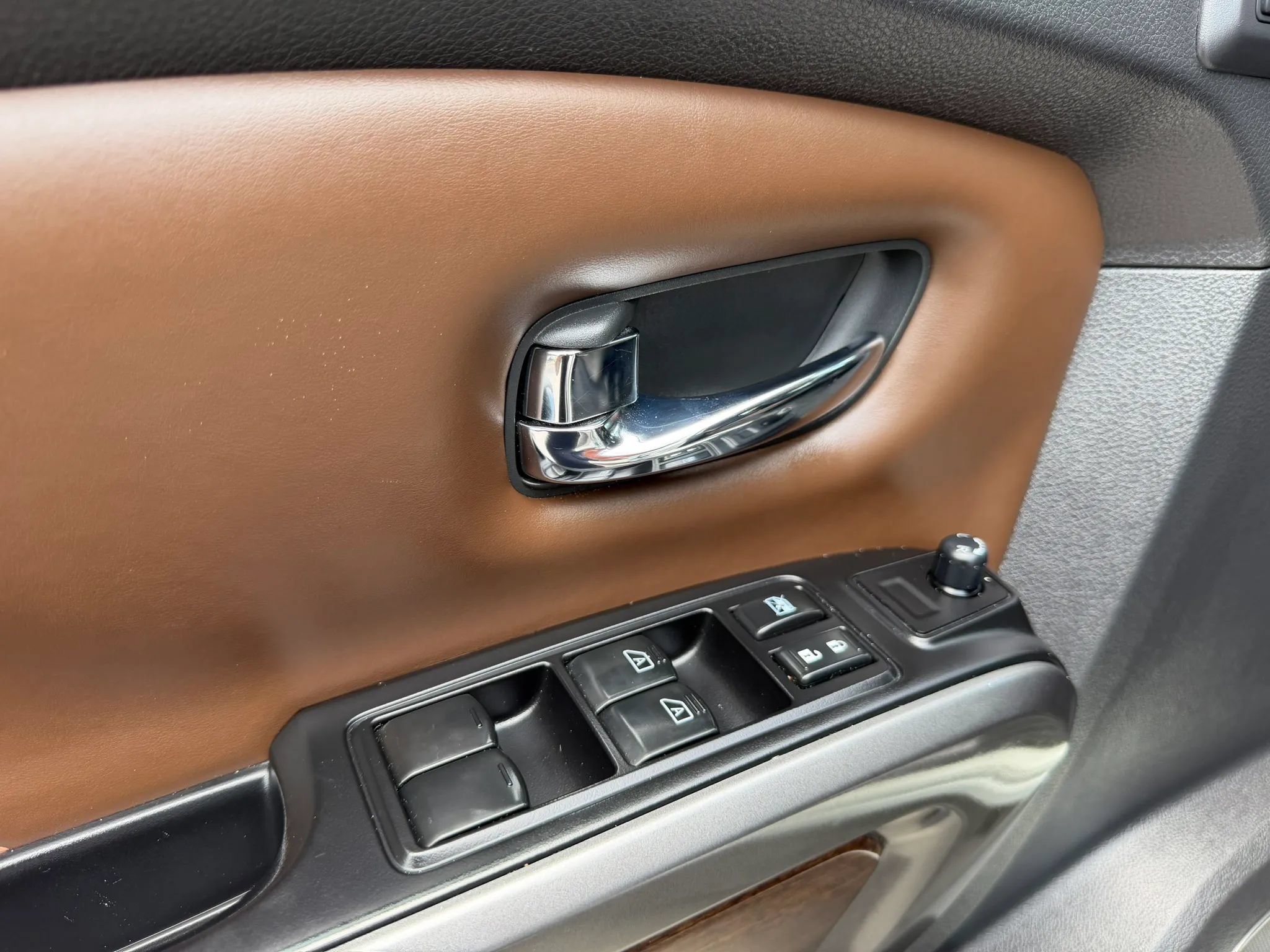 Used 2017 Nissan Titan Platinum Reserve AWD/4WD image 11