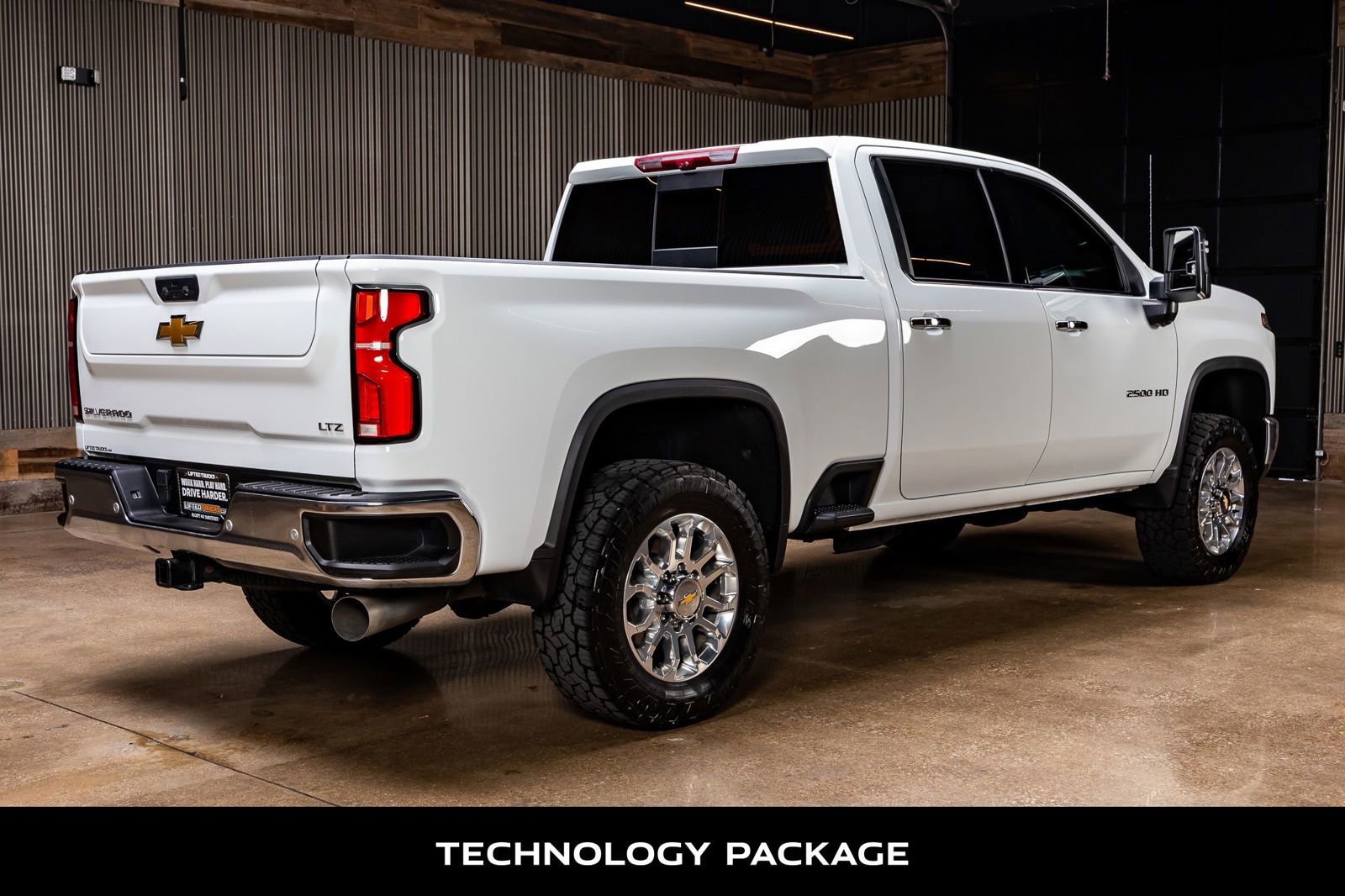 Used 2024 Chevrolet Silverado 2500 LTZ w/ LTZ Premium Package image 9
