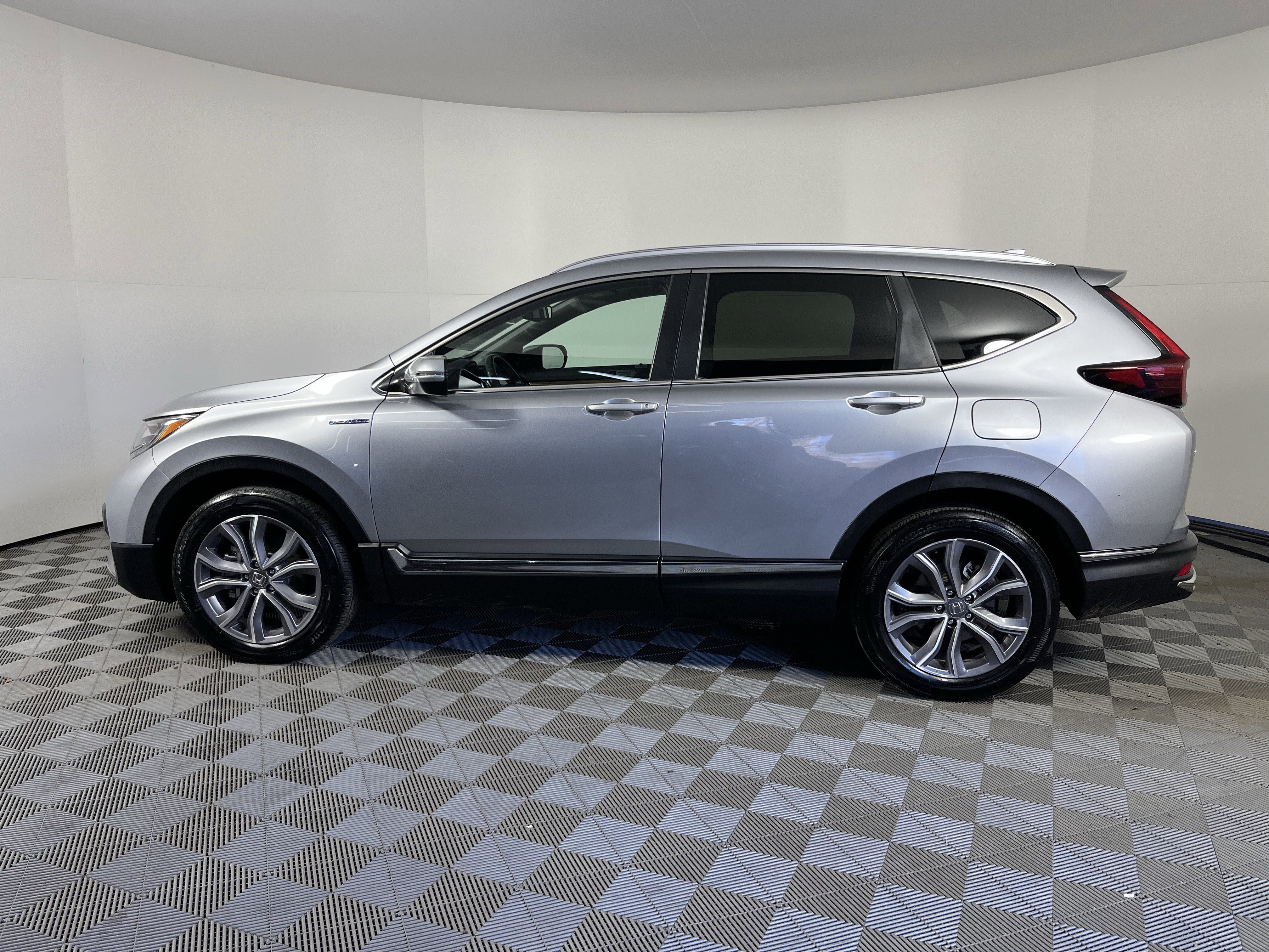 Used 2022 Honda CR-V Touring image 2