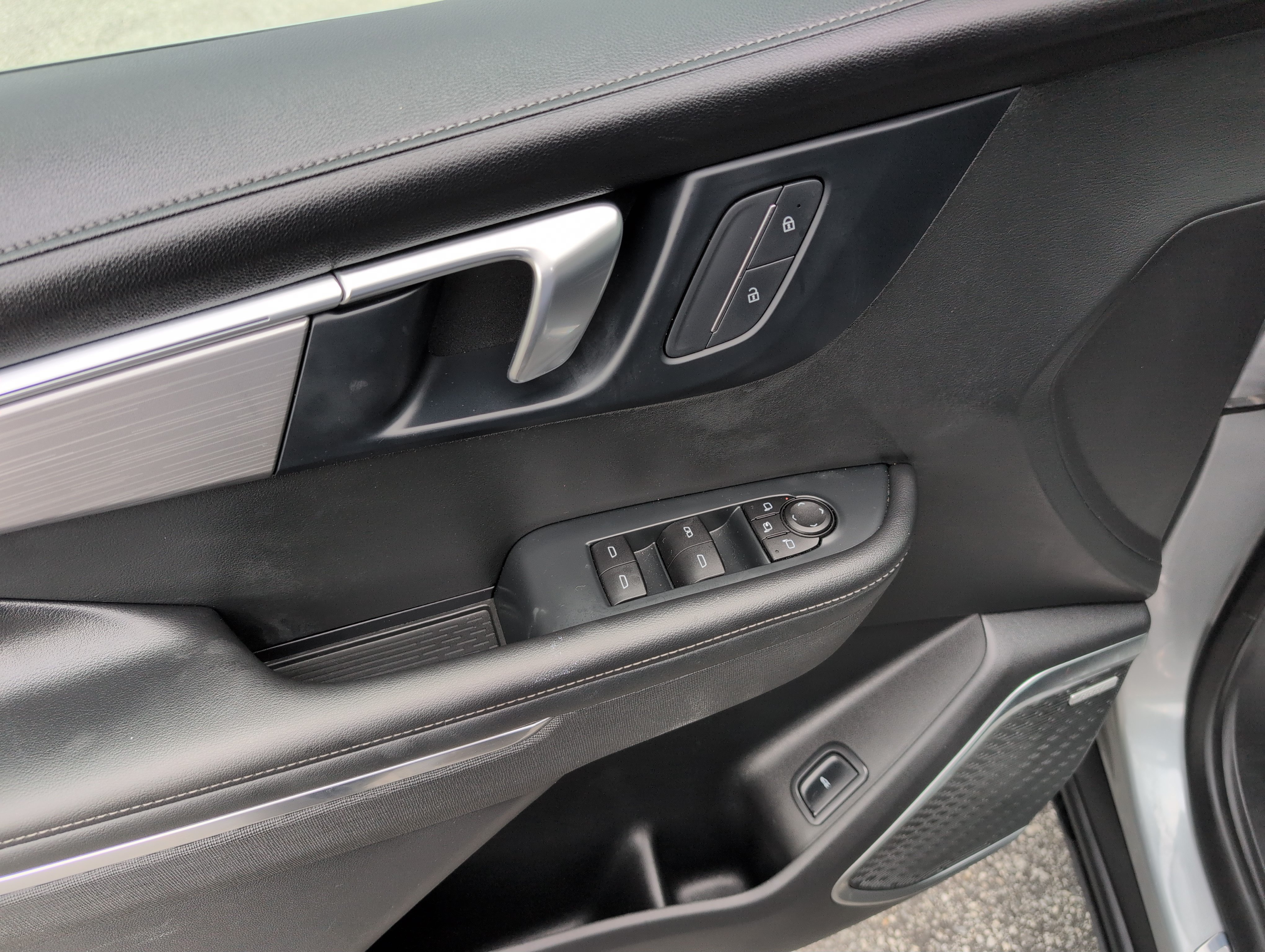 Used 2025 Buick Enclave Preferred FWD image 12
