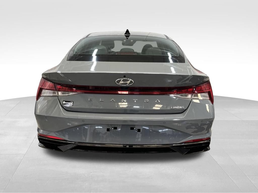 Used 2023 Hyundai Elantra Limited w/ Cargo Package FWD image 4