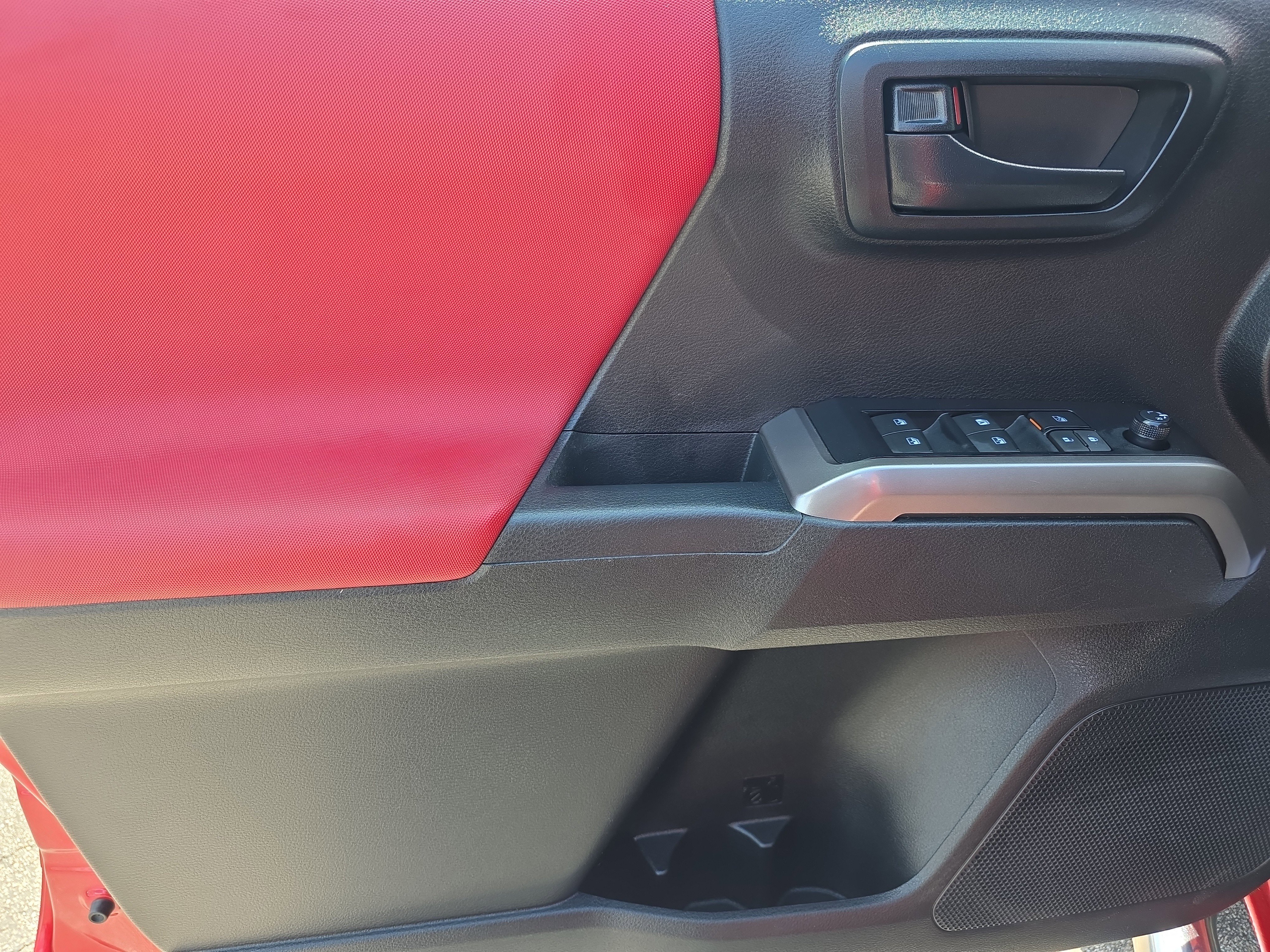 Used 2022 Toyota Tacoma SR5 AWD/4WD image 21