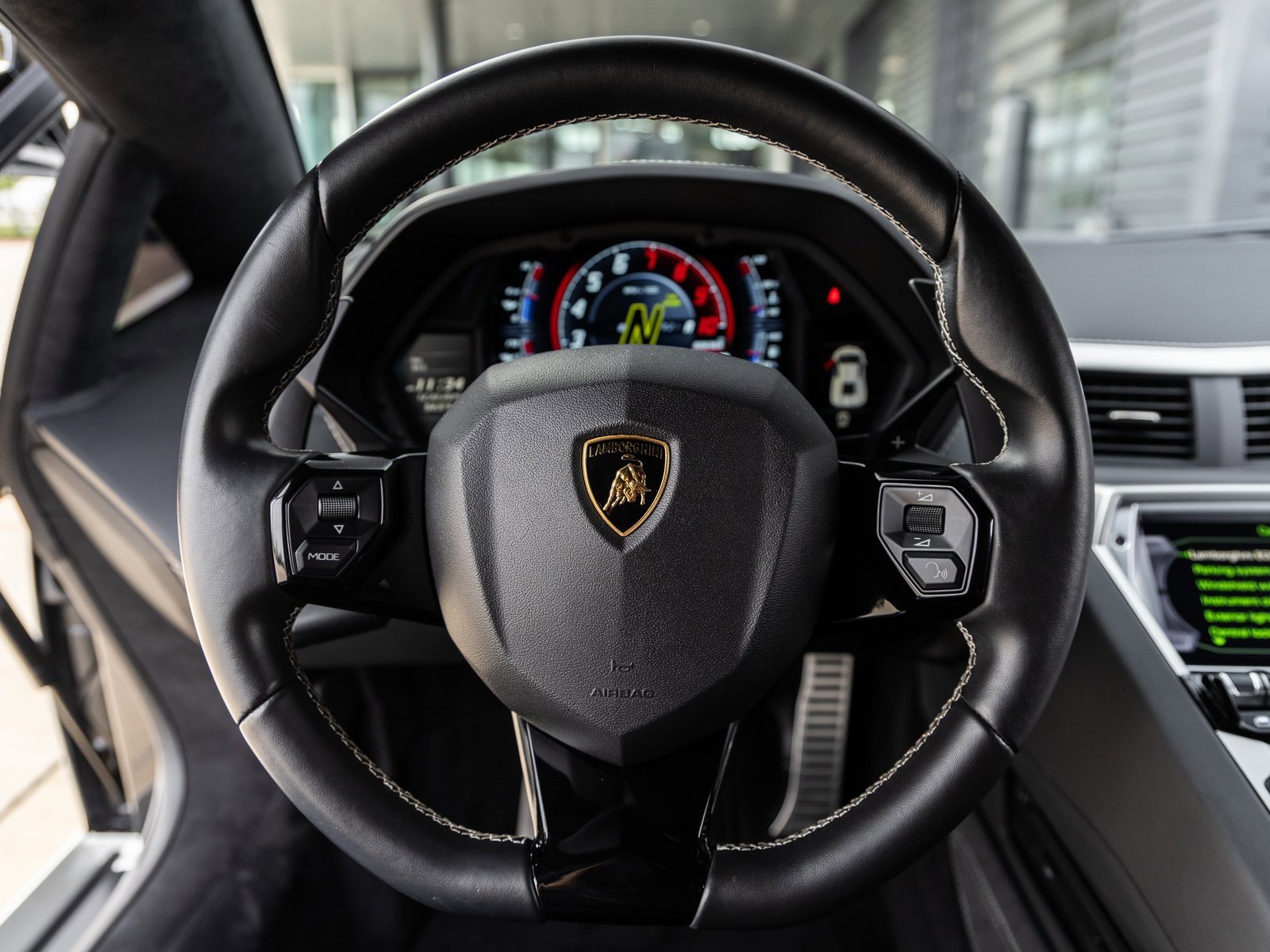 Used 2018 Lamborghini Aventador S image 36