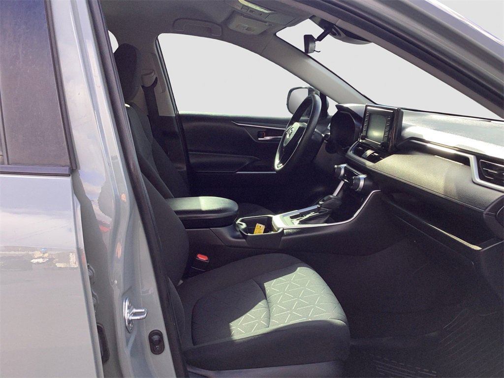 Used 2020 Toyota RAV4 XLE image 32