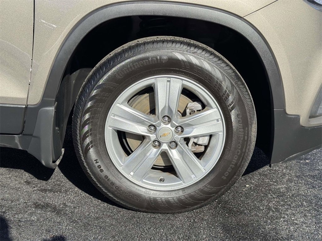 Used 2021 Chevrolet Trax LT w/ LT Convenience Package image 25