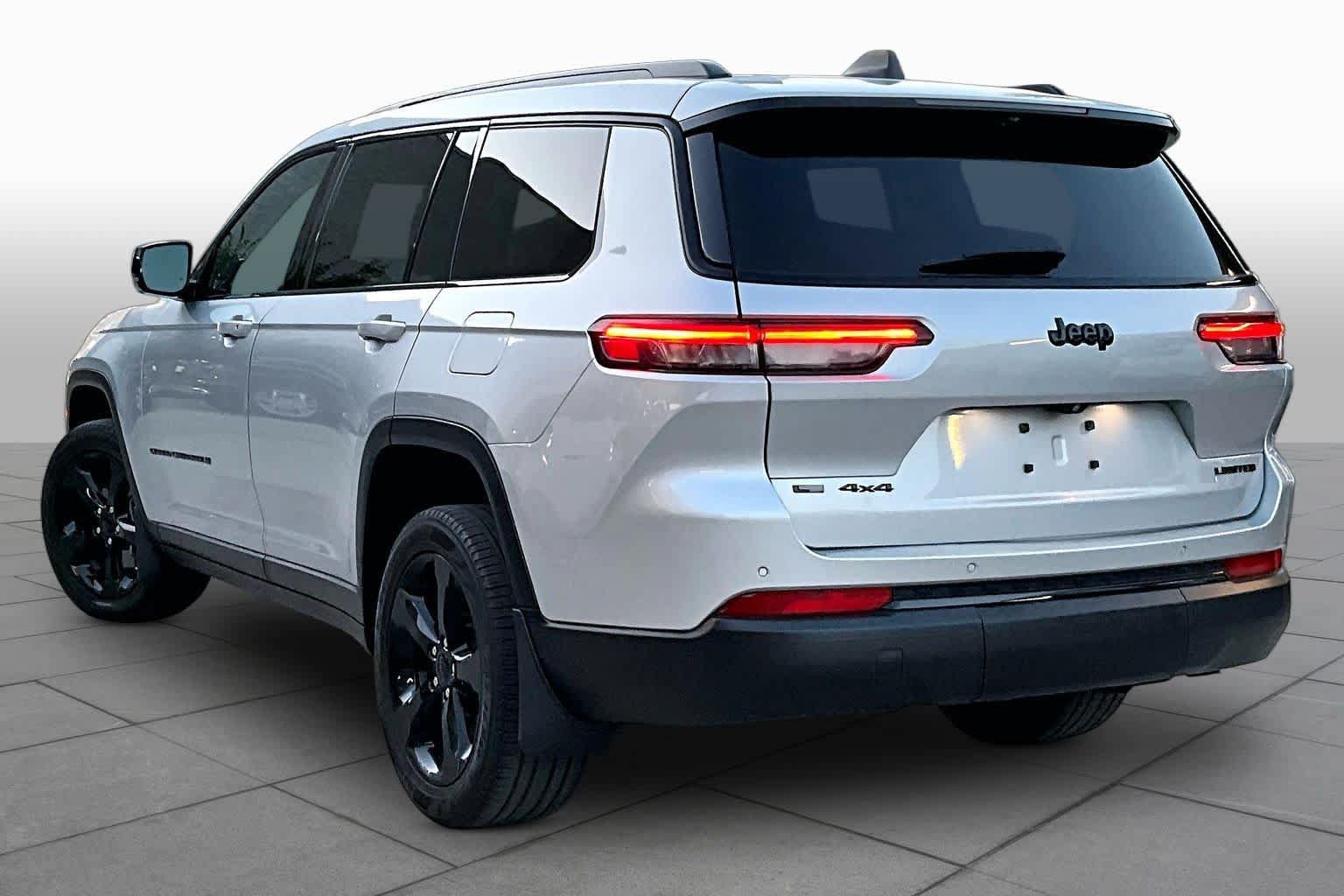 Used 2023 Jeep Grand Cherokee L Limited w/ Luxury Tech Group II AWD/4WD image 12