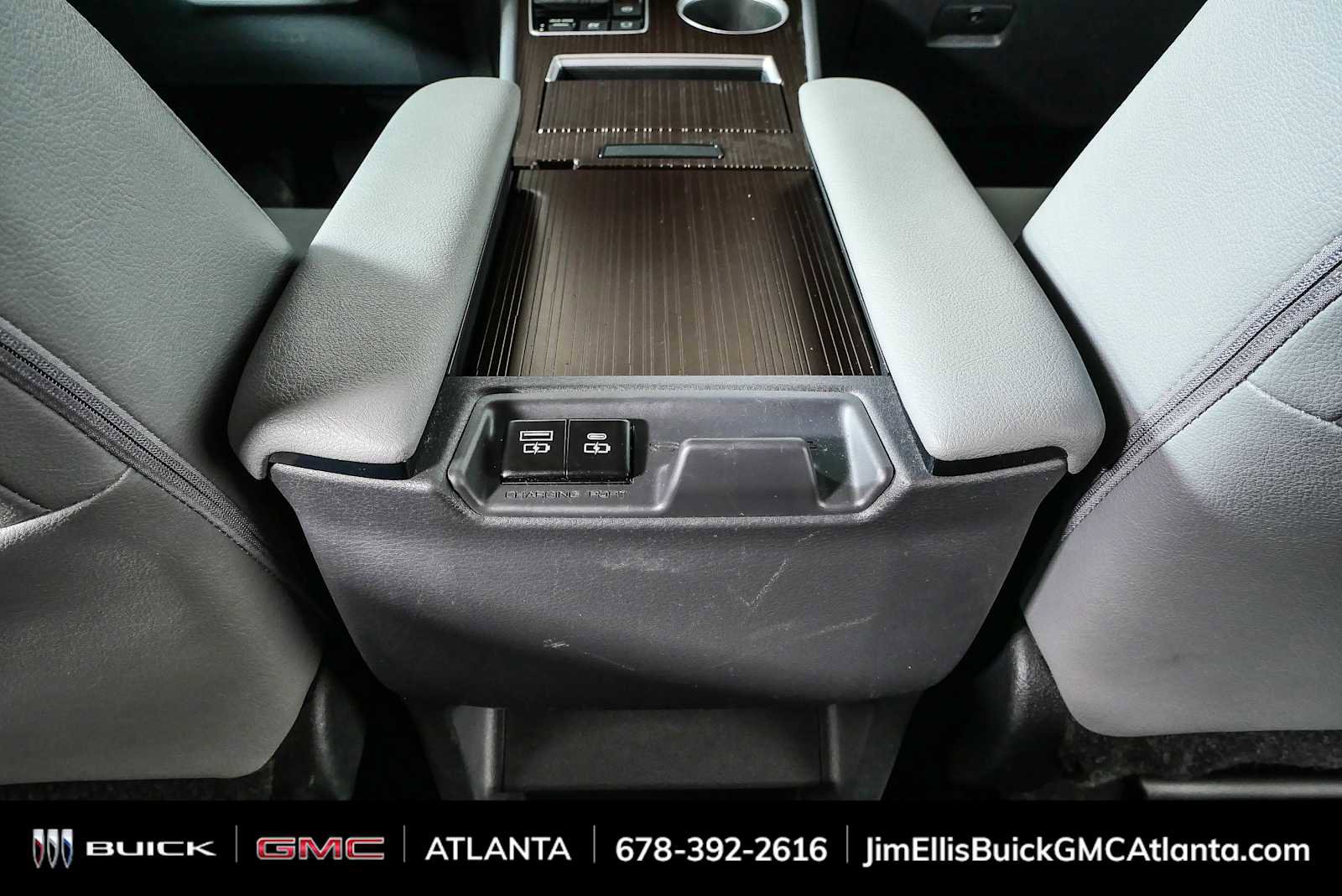 Used 2024 Toyota Sienna XLE FWD image 18