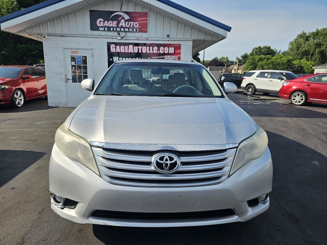 Used 2011 Toyota Avalon FWD image 3