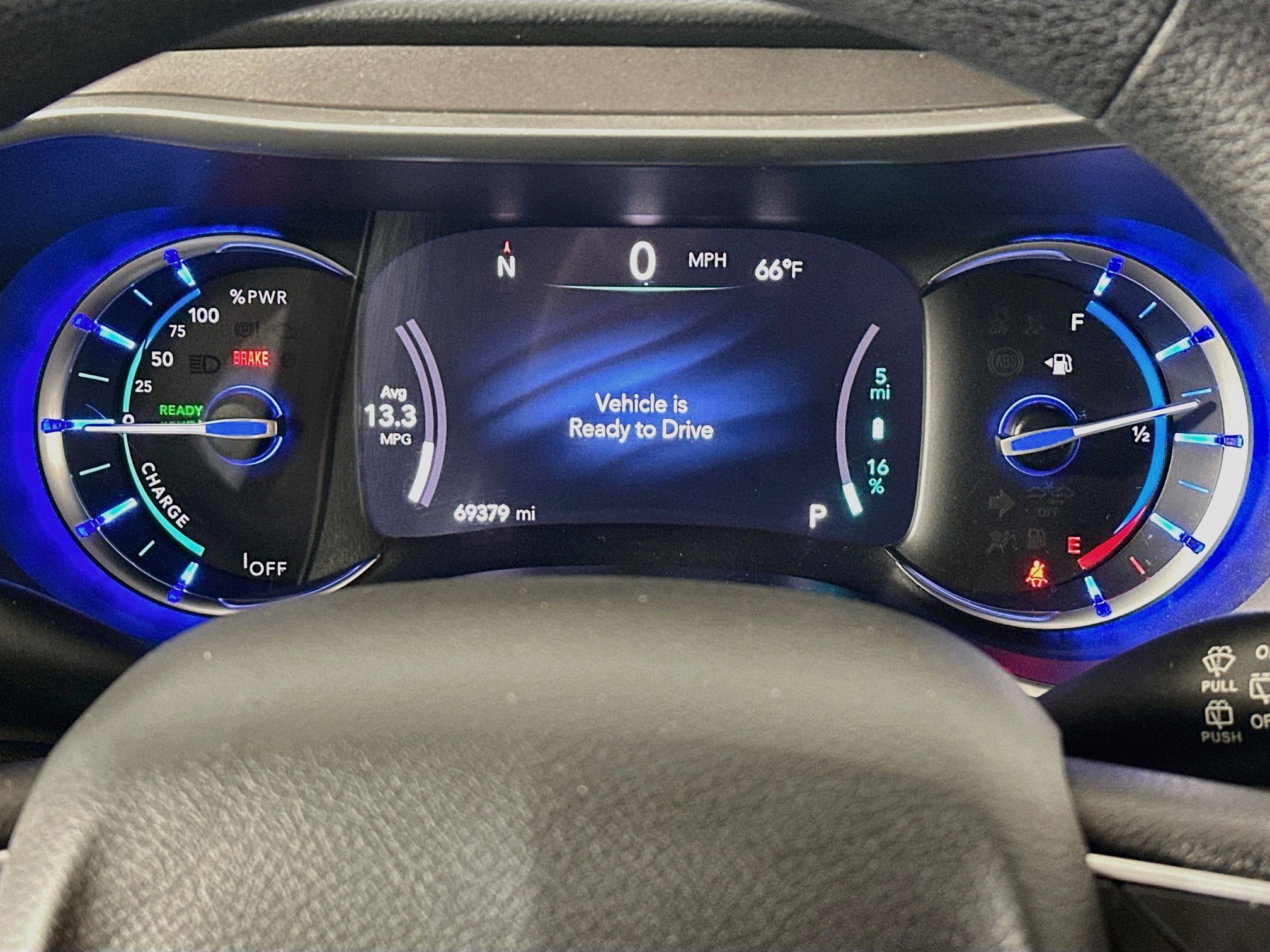 Used 2020 Chrysler Pacifica Touring FWD image 19