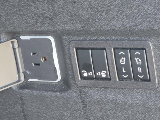 Used 2023 Chevrolet Tahoe Z71 w/ Luxury Package image 27