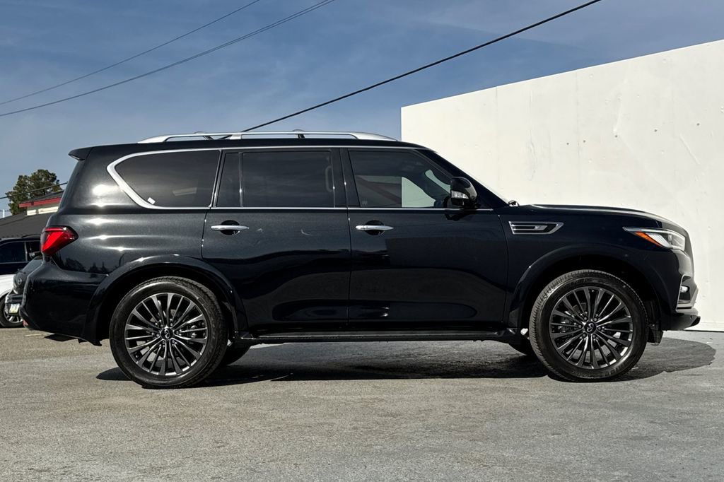 Certified 2024 INFINITI QX80 Premium Select w/ Cargo Package image 2