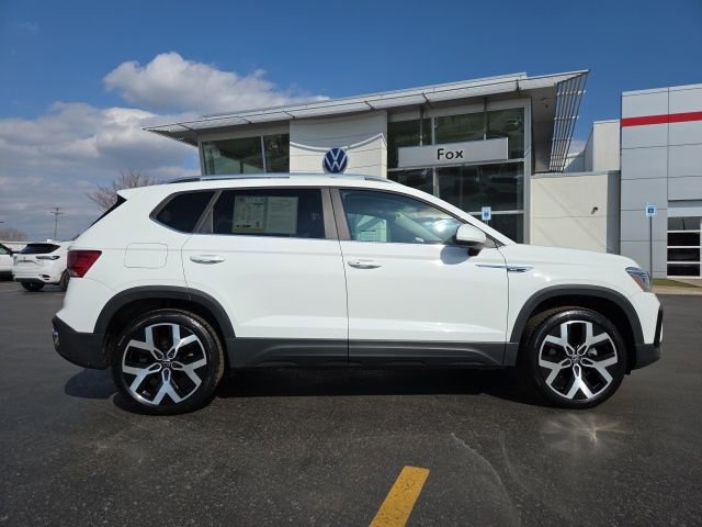 Used 2022 Volkswagen Taos SEL w/ Panoramic Sunroof Package image 9