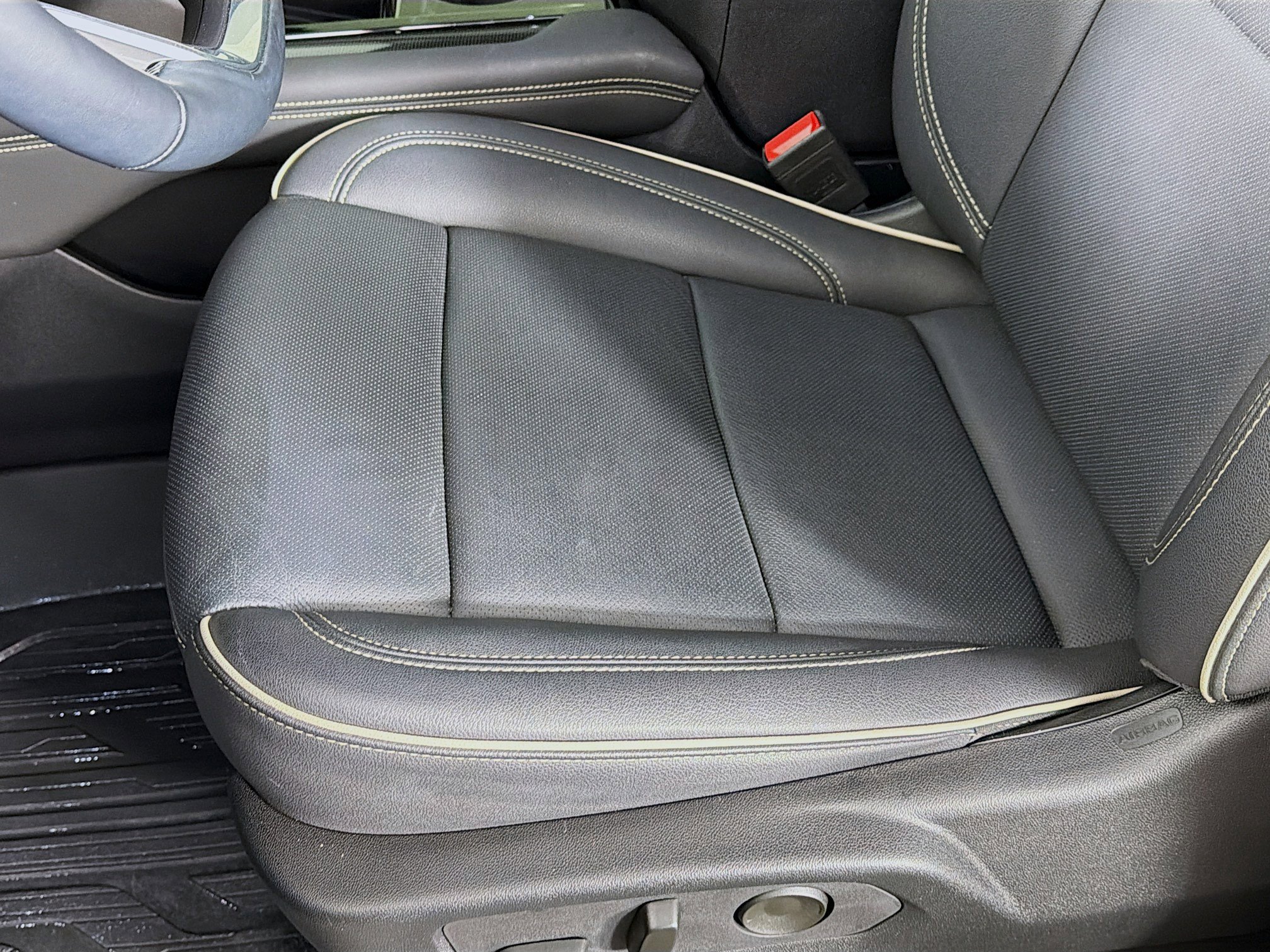 Used 2025 GMC Yukon XL Elevation image 21