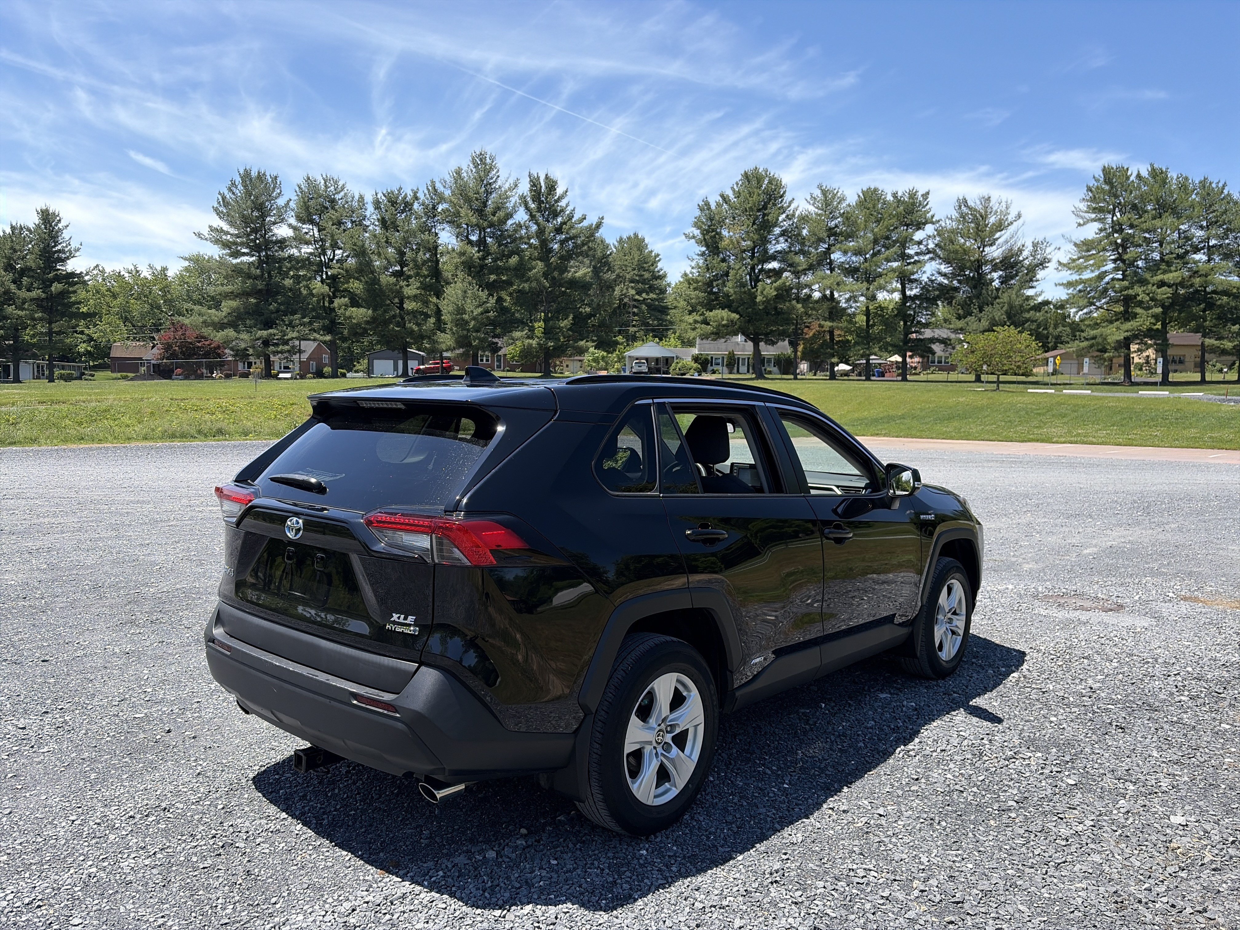 Used 2021 Toyota RAV4 XLE w/ XLE Grade Weather Package AWD/4WD image 5
