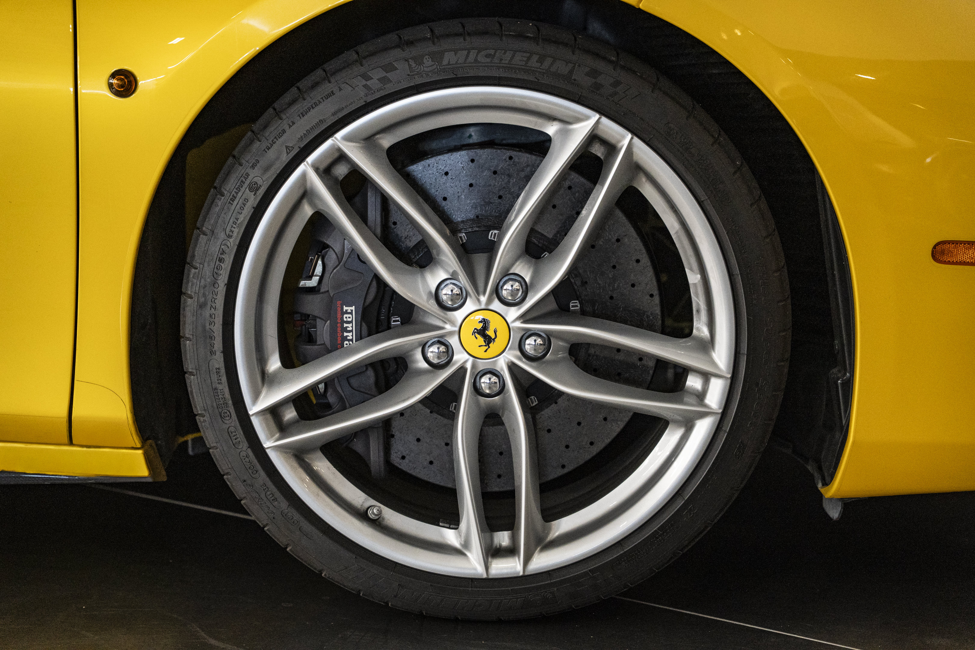 Used 2018 Ferrari 488 Spider RWD image 27