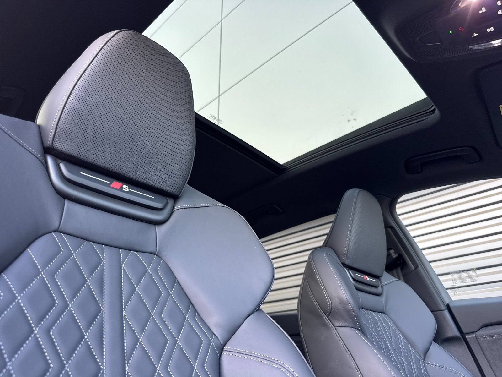 New 2027 Audi SQ6 e-tron Premium Plus AWD/4WD image 17