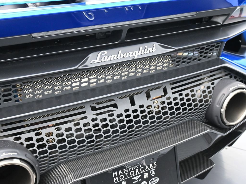 Used 2024 Lamborghini Huracan STO image 15