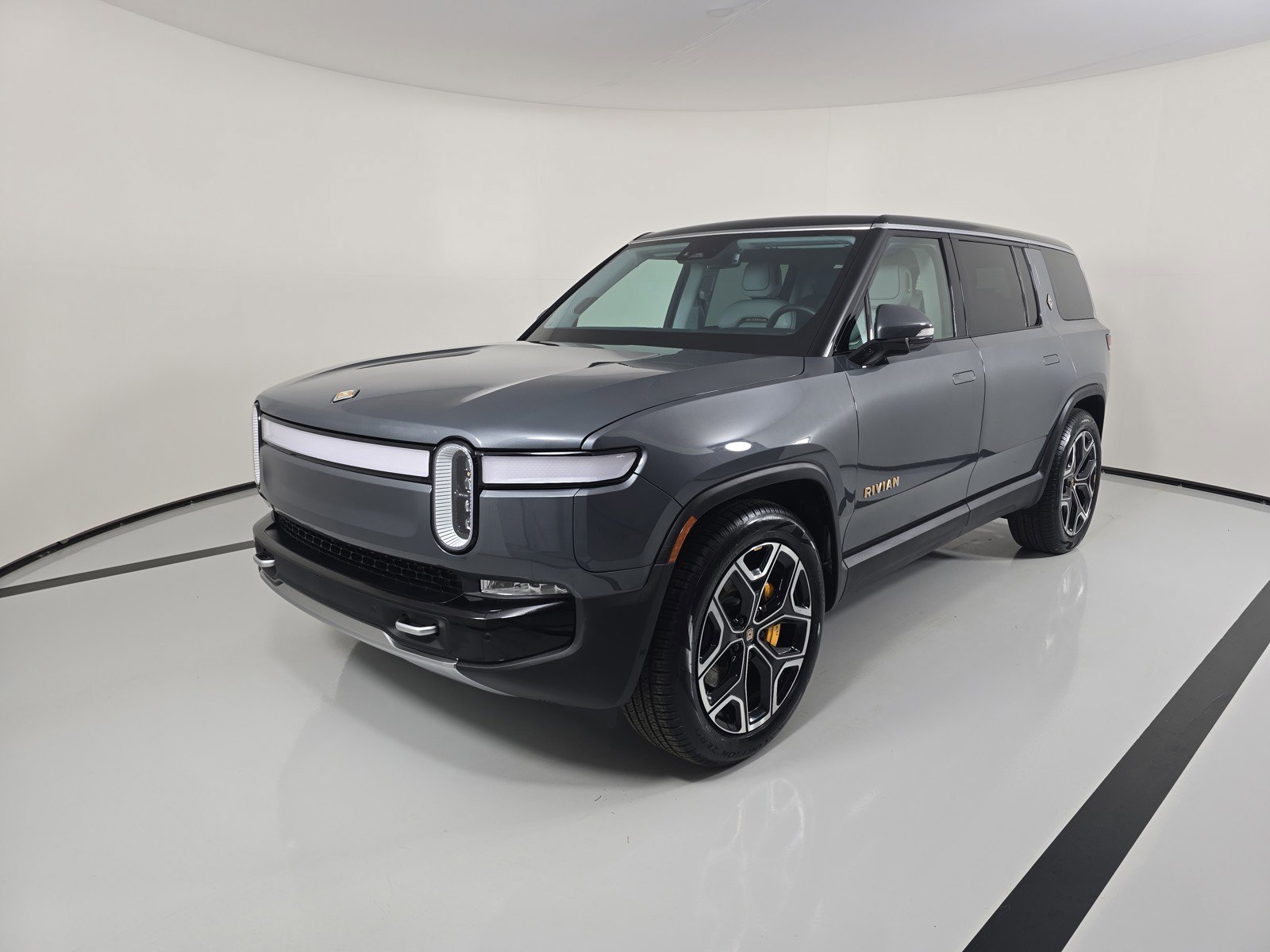 Used 2024 Rivian R1S Adventure AWD/4WD image 1