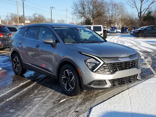 Used 2023 Kia Sportage LX image 2