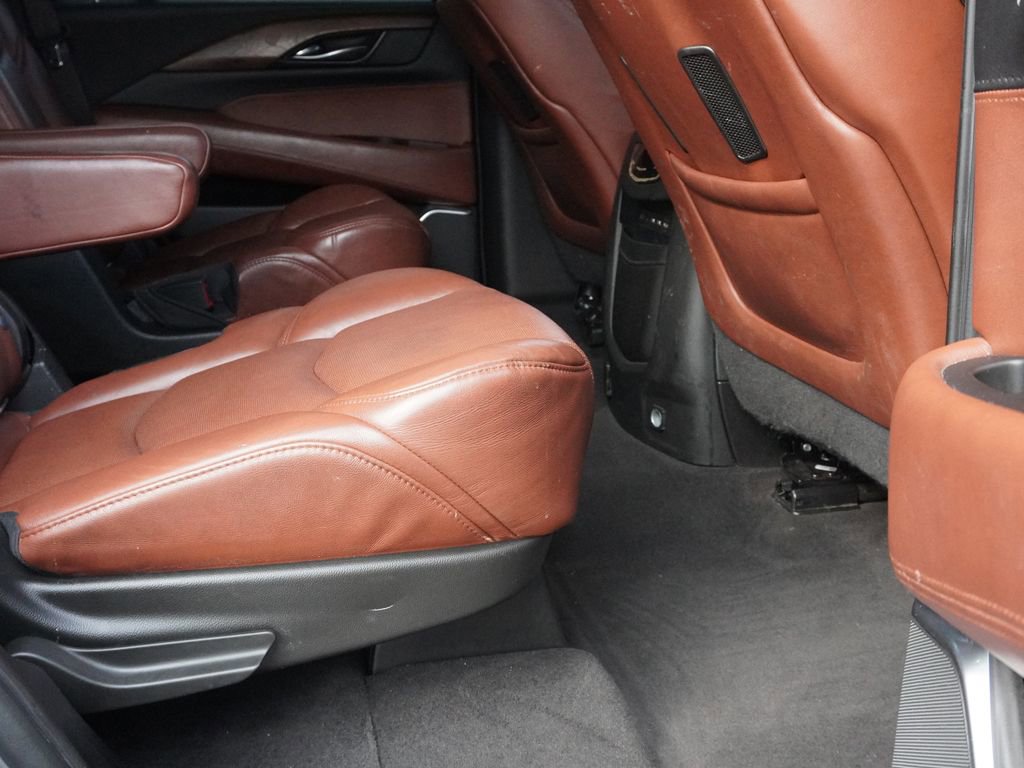 Used 2020 Cadillac Escalade Luxury w/ Escalade Sport Edition image 36