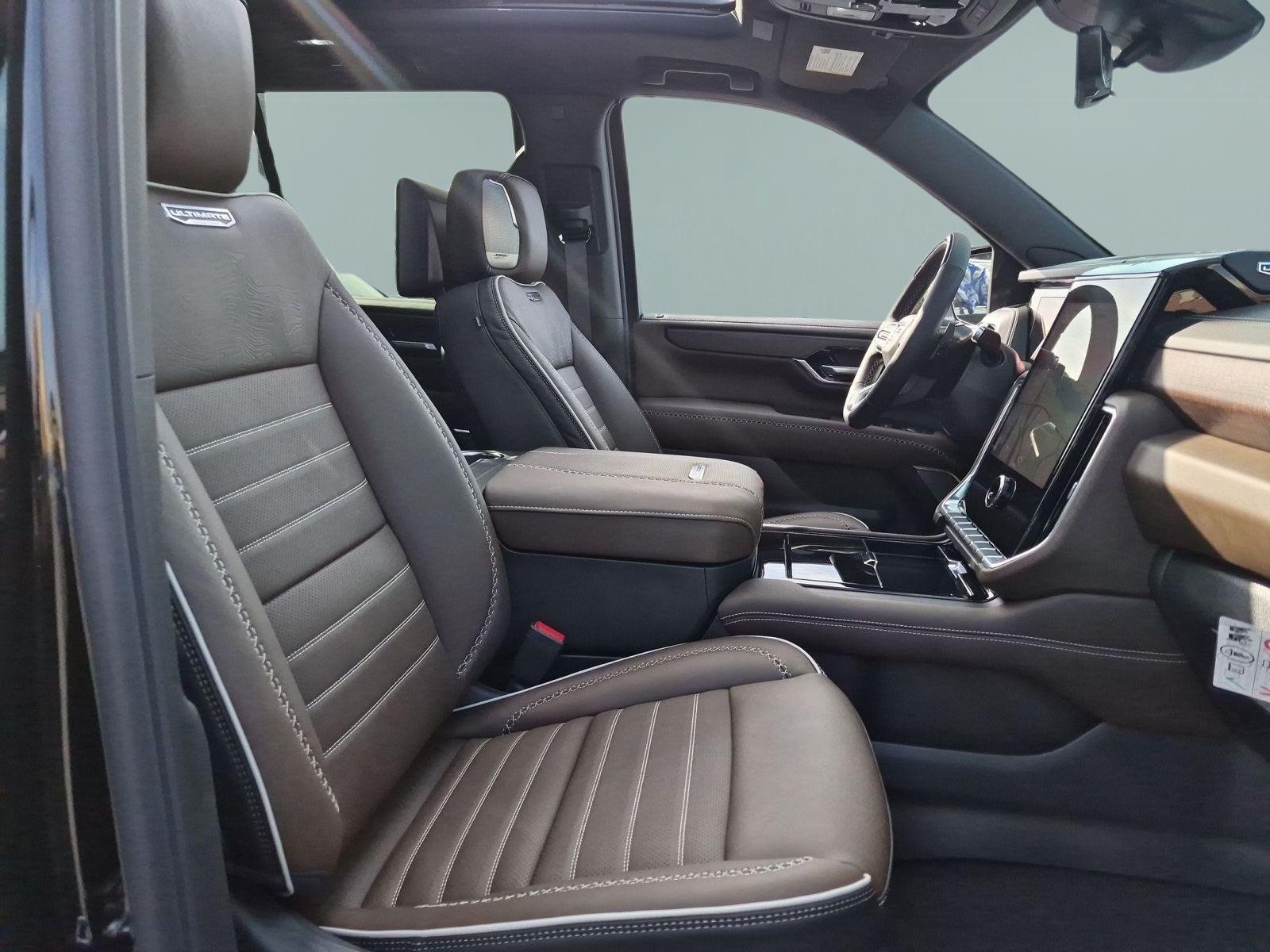New 2026 GMC Yukon Denali Ultimate w/ LPO, Floor Liner Package AWD/4WD image 29