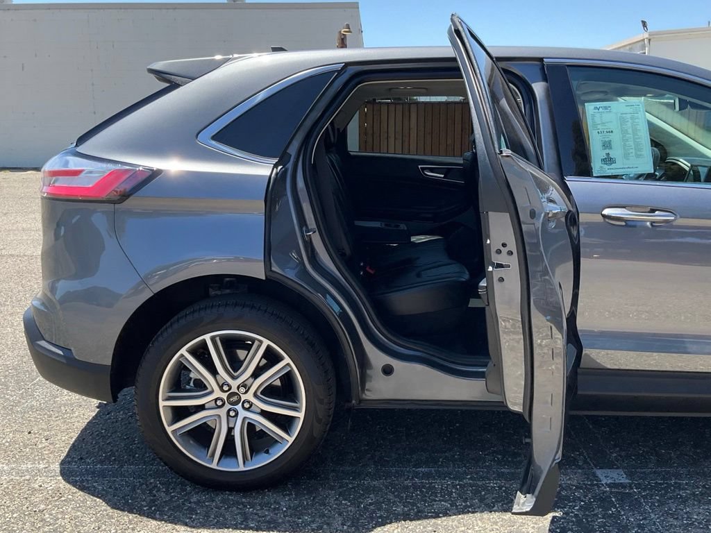 Used 2024 Ford Edge Titanium w/ Equipment Group 301A AWD/4WD image 26