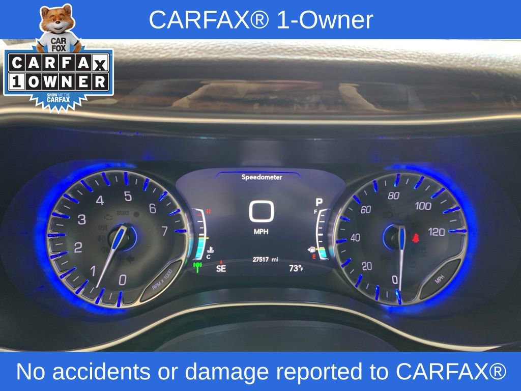 Used 2022 Chrysler Pacifica Limited w/ Uconnect Theater Family Group image 6