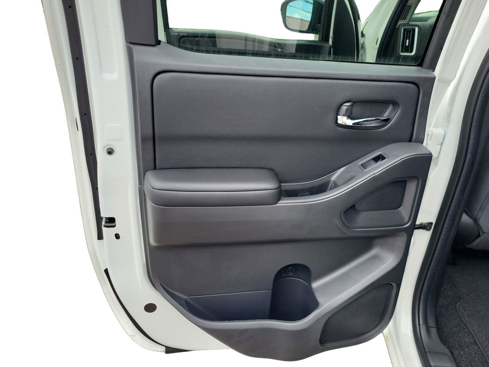 Used 2025 Nissan Frontier SV image 16