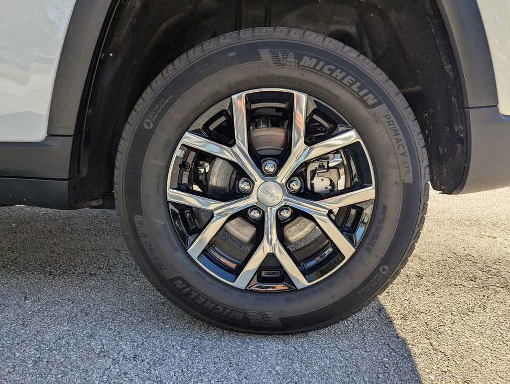 Used 2025 Jeep Grand Cherokee Limited image 16