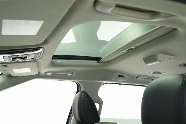 Used 2025 Kia Carnival SX image 32