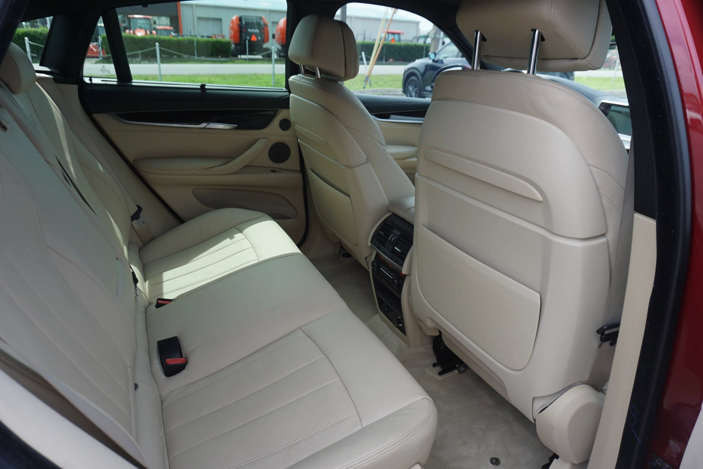 Used 2015 BMW X6 xDrive50i w/ Executive Package AWD/4WD image 24