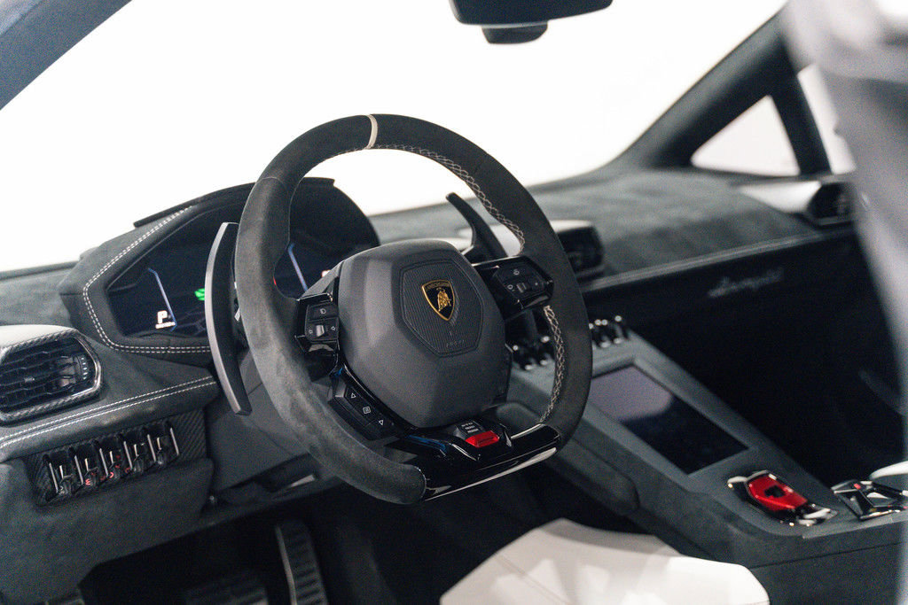 Used 2021 Lamborghini Huracan STO image 9
