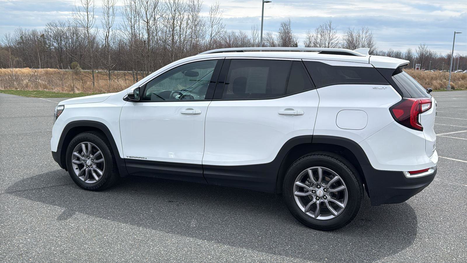 Used 2024 GMC Terrain SLT FWD image 10