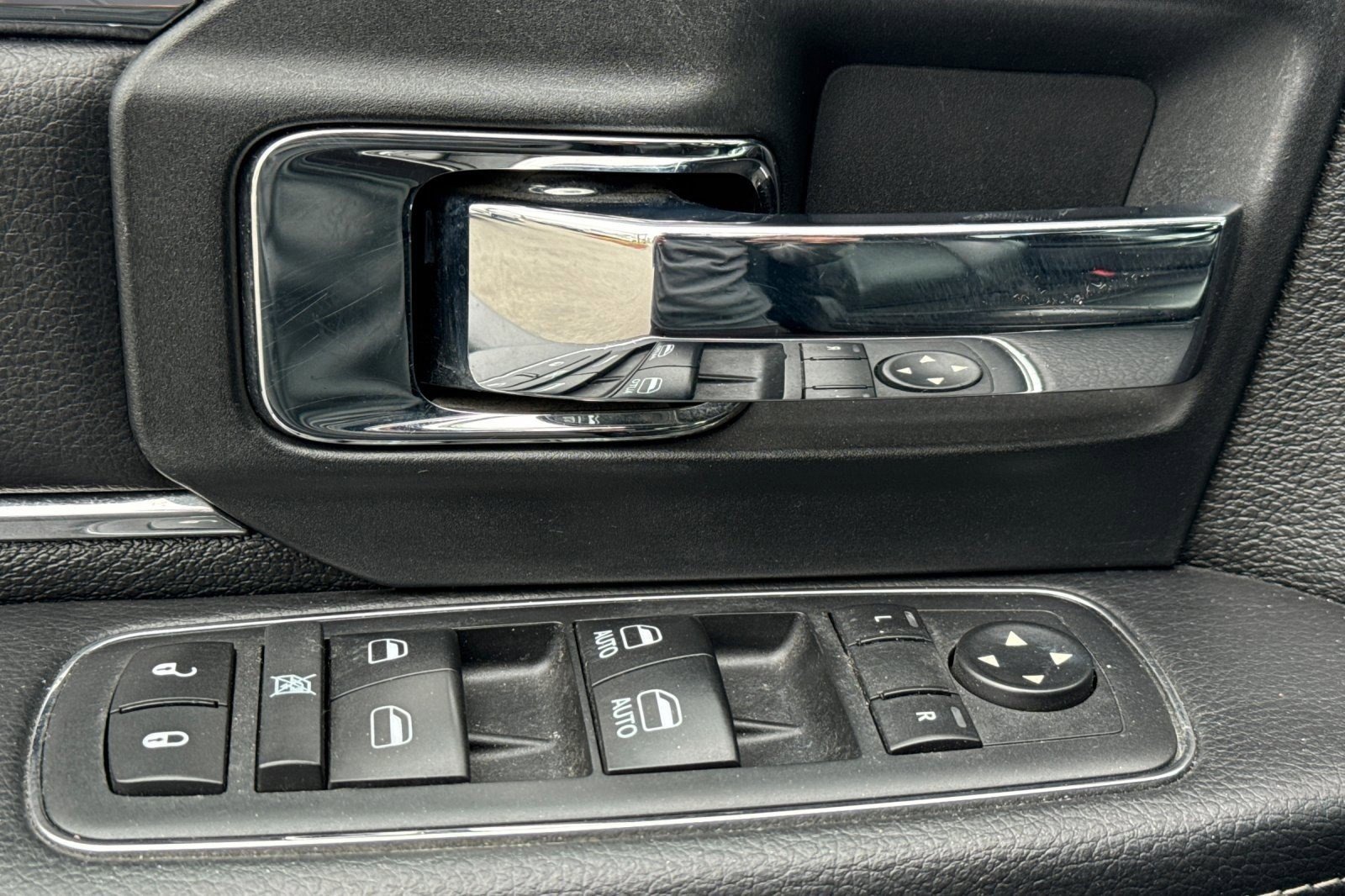 Used 2017 RAM 1500 Laramie RWD image 12