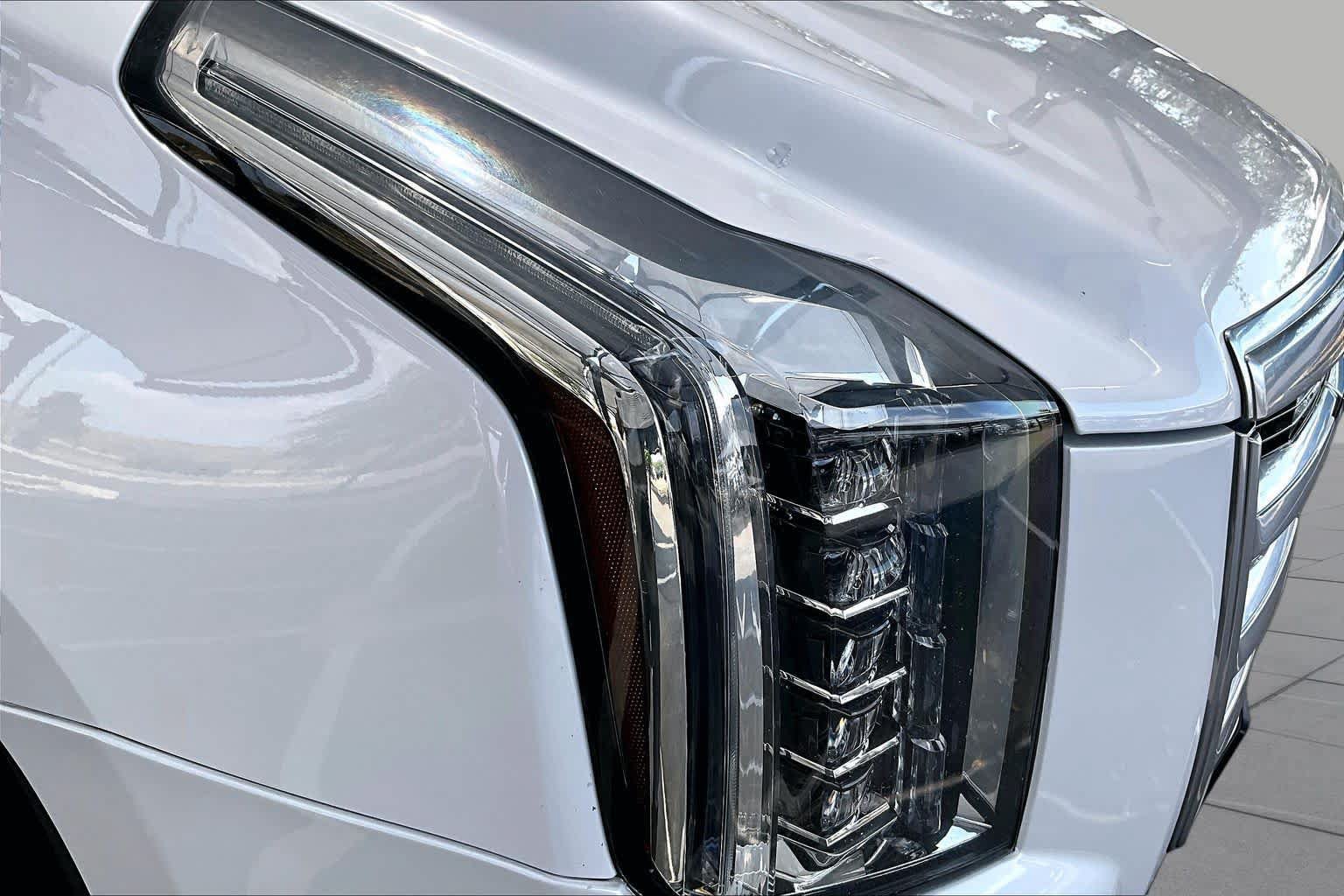 Used 2019 Cadillac Escalade ESV Premium Luxury RWD image 28