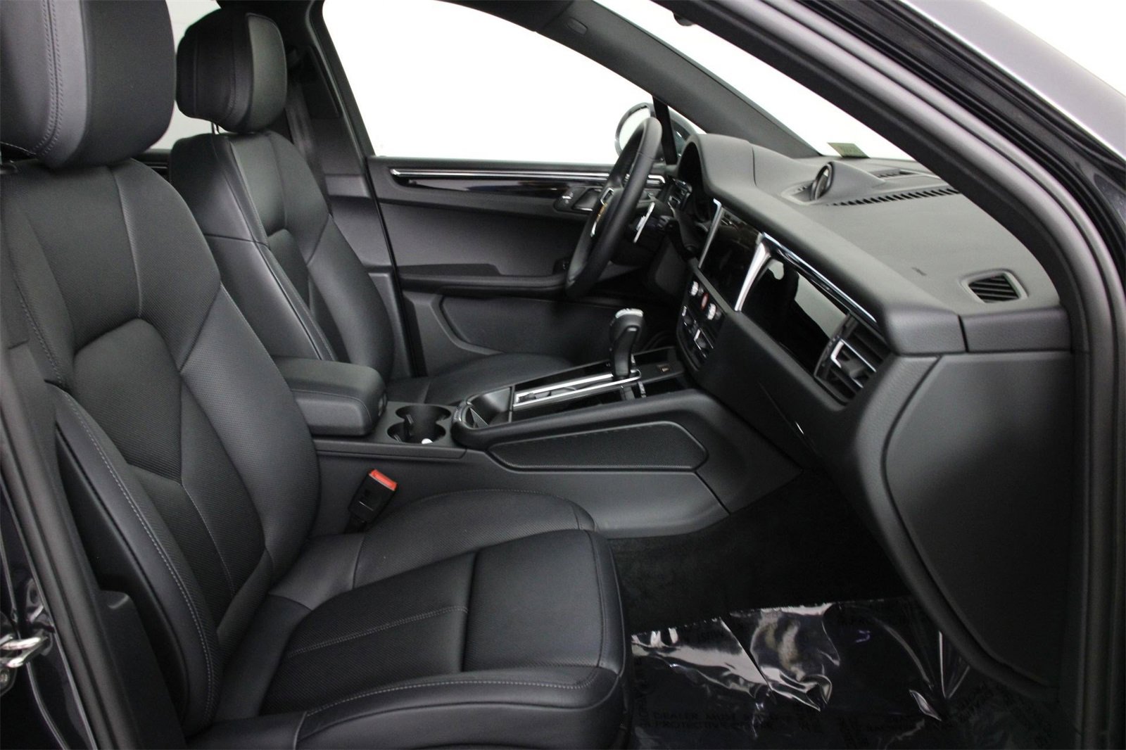 Used 2025 Porsche Macan image 31