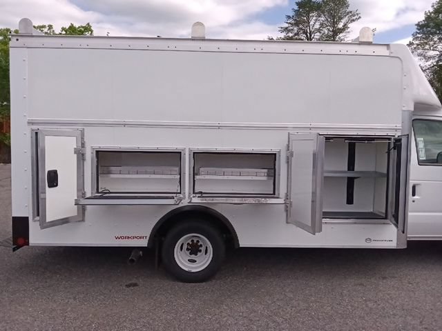 New 2026 Ford E-450 and Econoline 450 Super Duty w/ Power Equipment Group RWD image 28