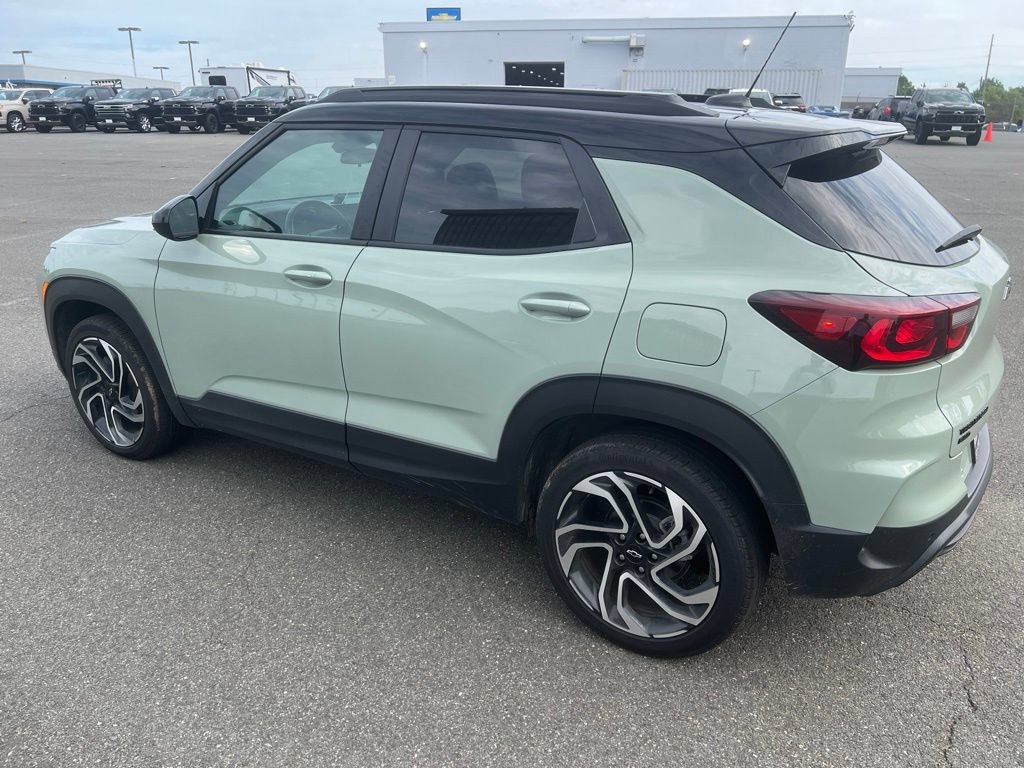 Used 2024 Chevrolet TrailBlazer RS w/ Driver Confidence Package AWD/4WD image 2