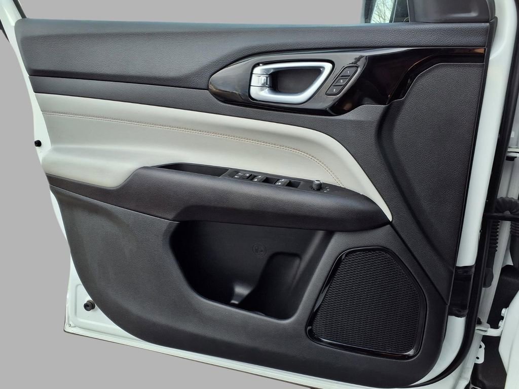 Used 2023 Jeep Compass Limited w/ Elite Group AWD/4WD image 19