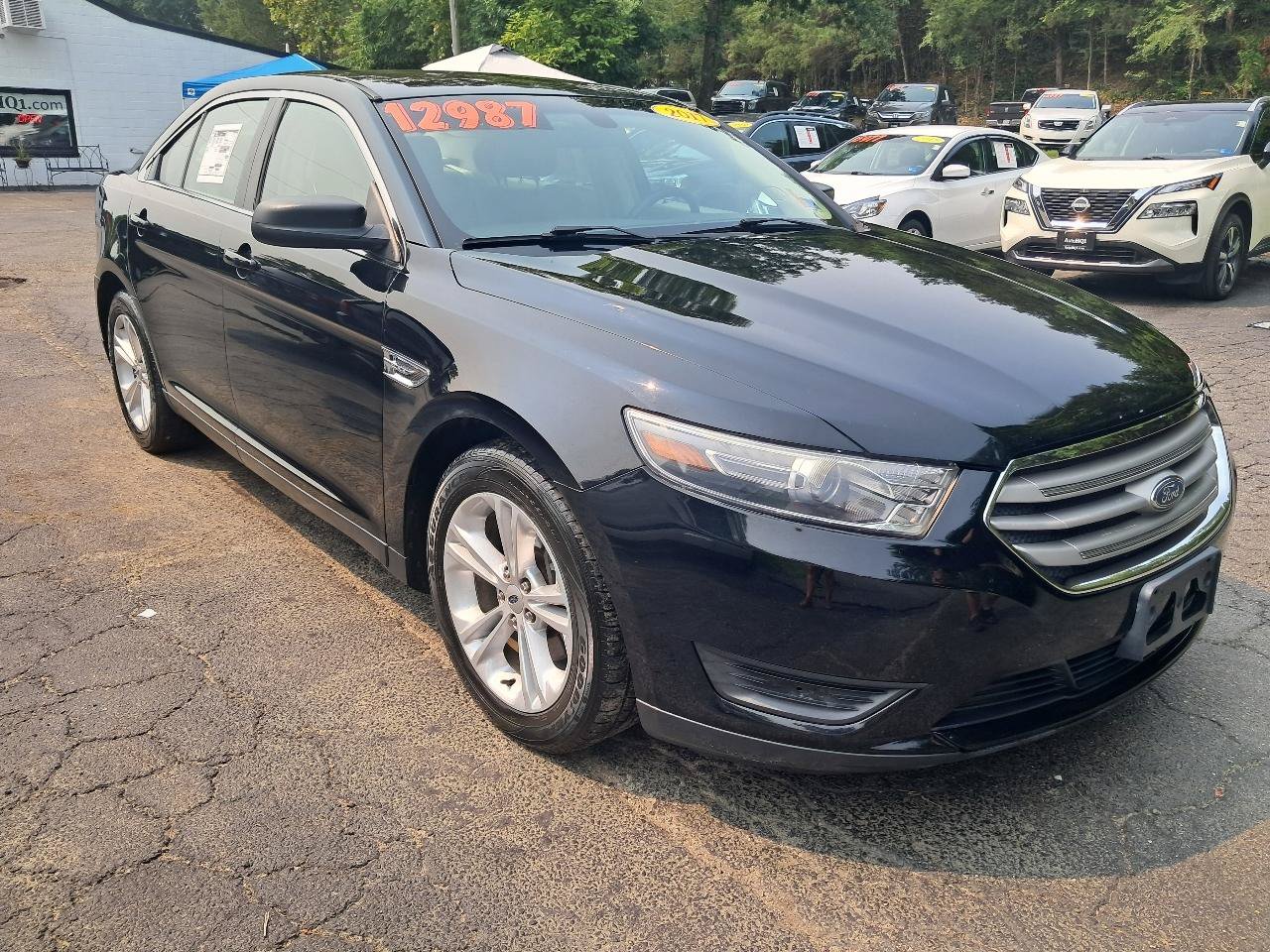 Used 2017 Ford Taurus SE FWD image 12