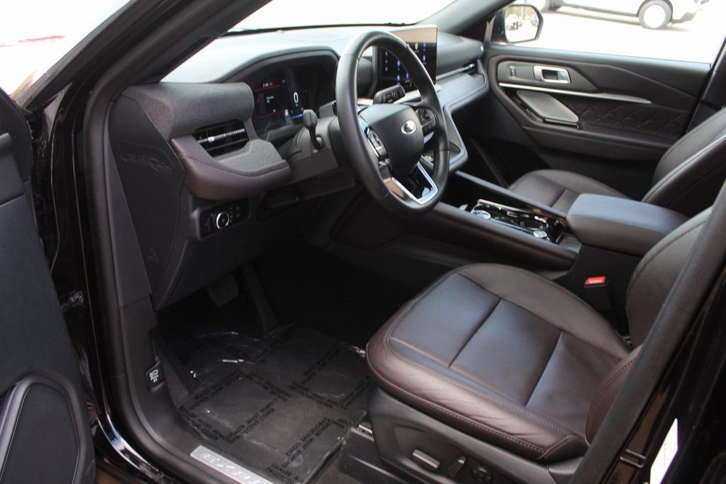Used 2025 Ford Explorer Platinum w/ LUX Leather Package image 16