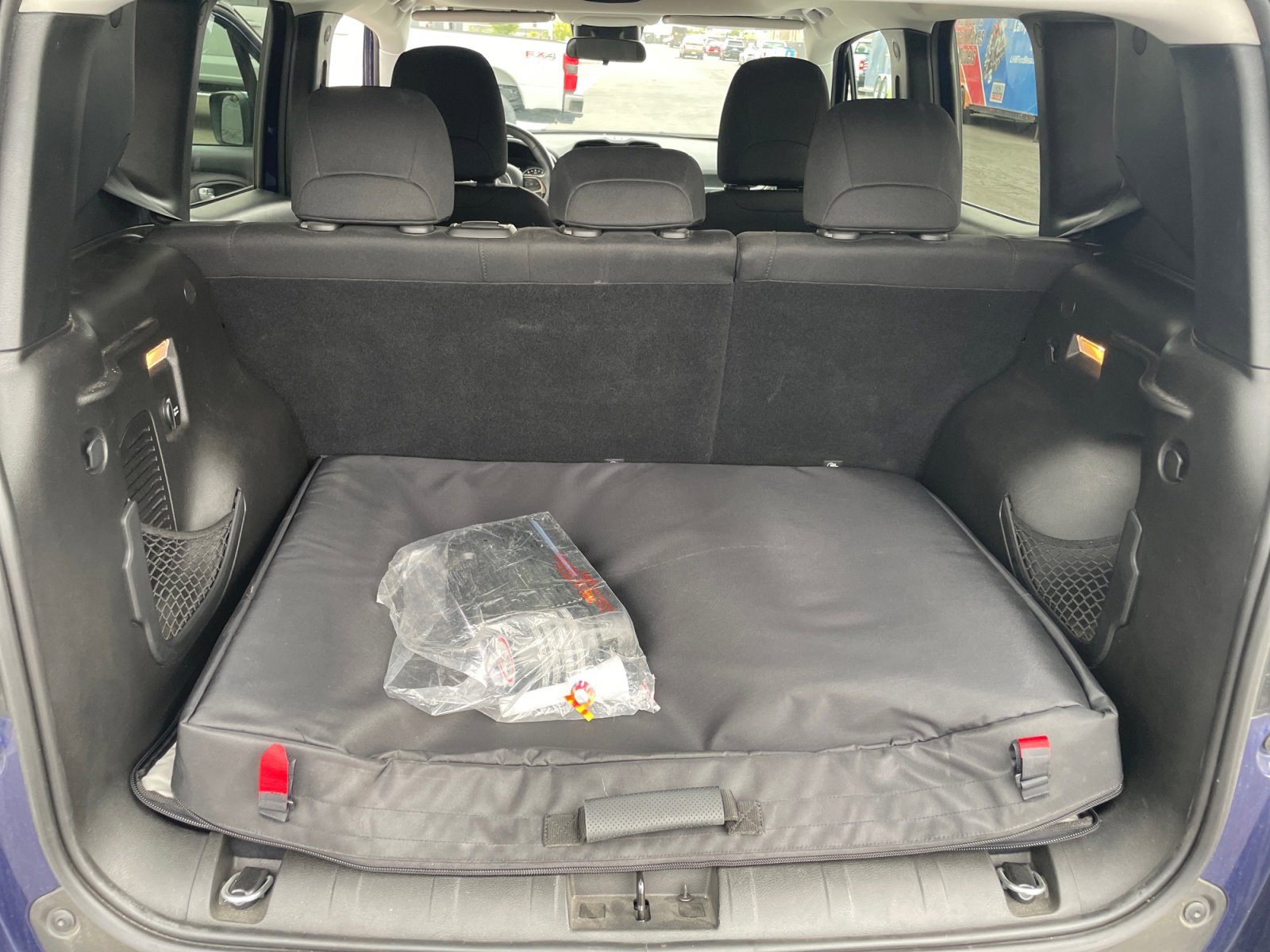Used 2017 Jeep Renegade Latitude FWD image 16
