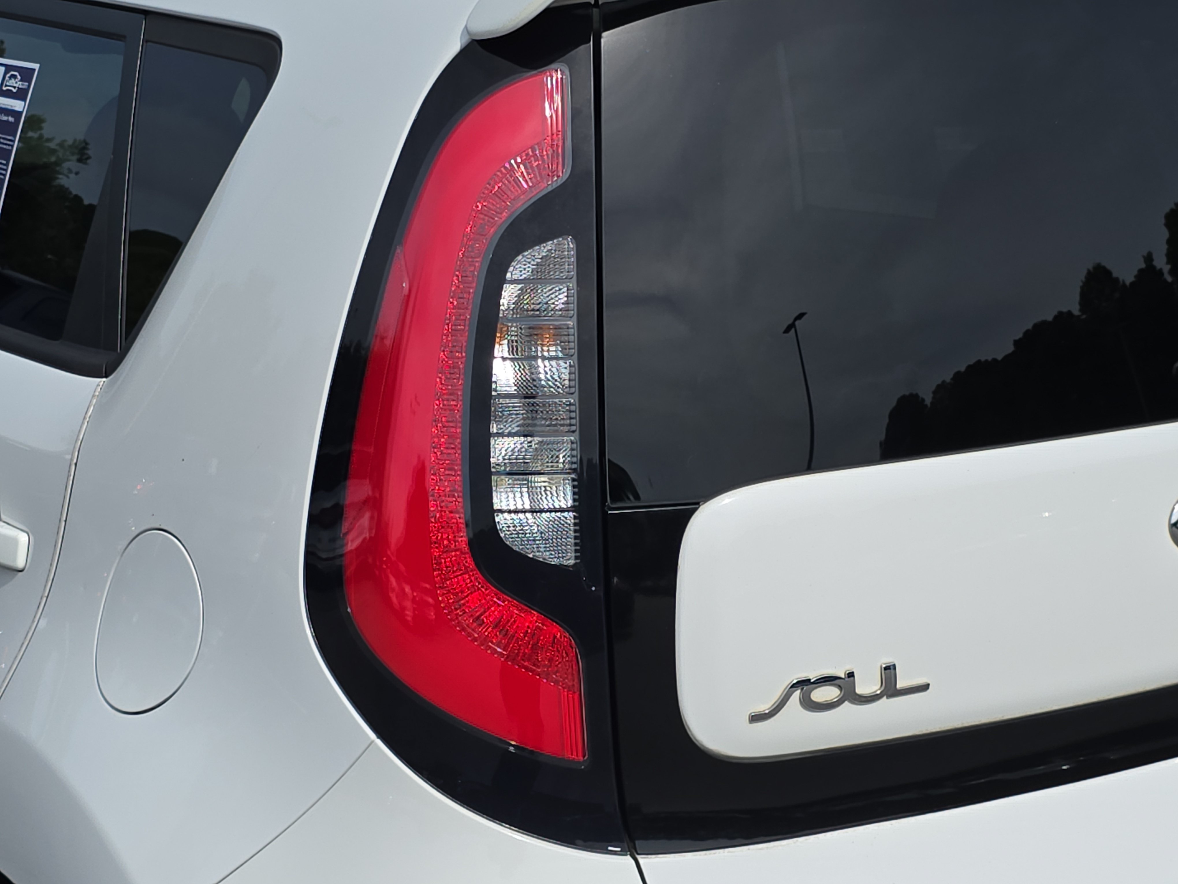 Used 2014 Kia Soul + FWD image 34