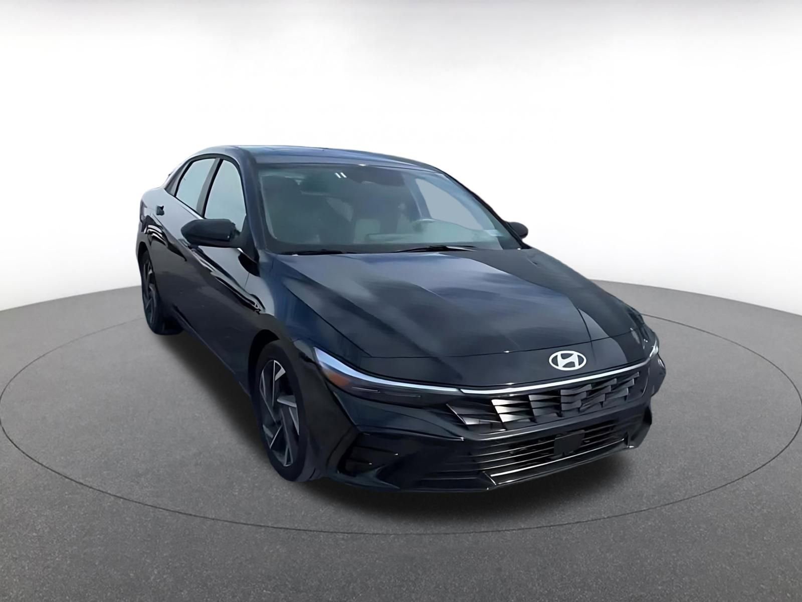 Used 2025 Hyundai Elantra SEL image 3