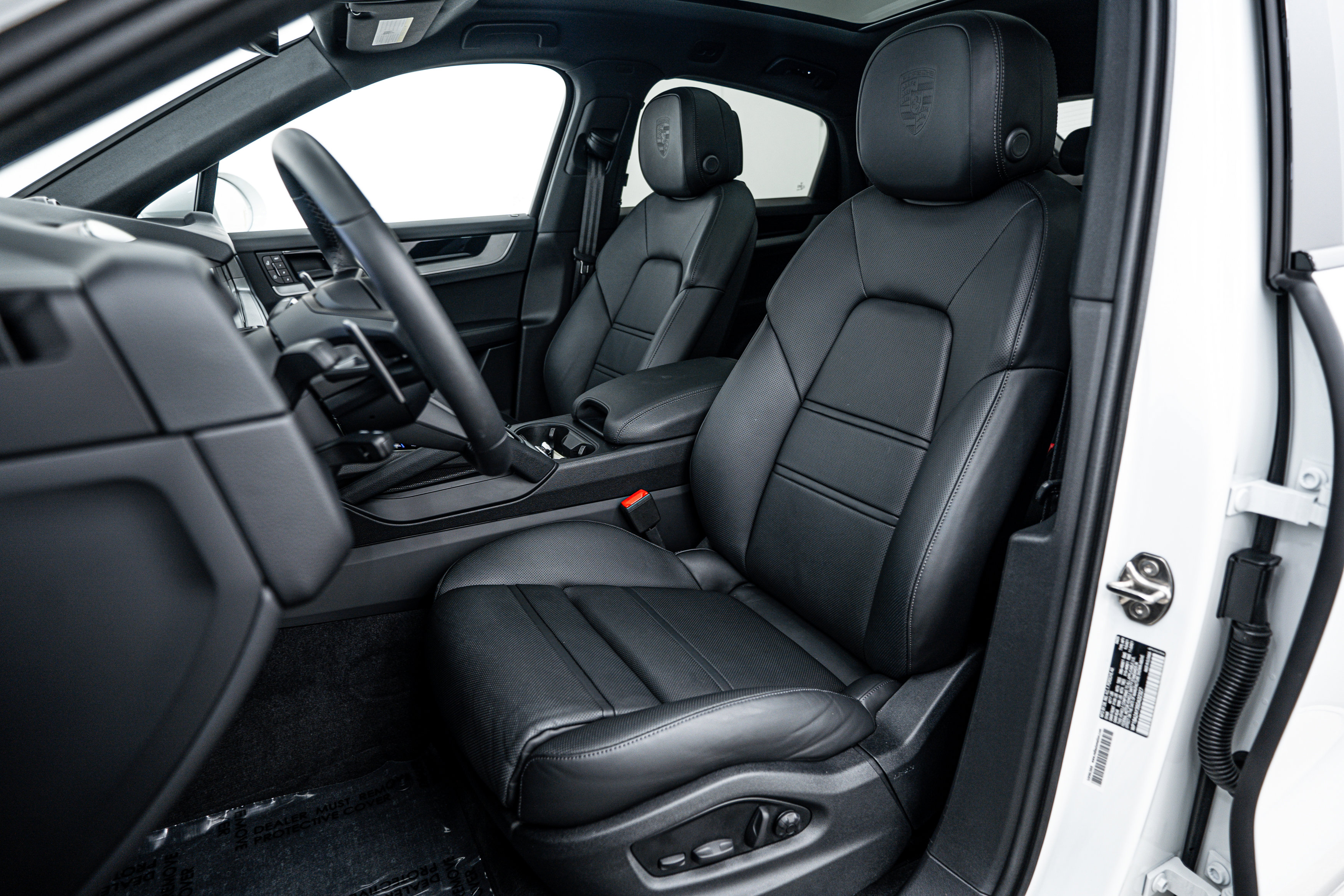 Certified 2025 Porsche Cayenne Coupe image 5