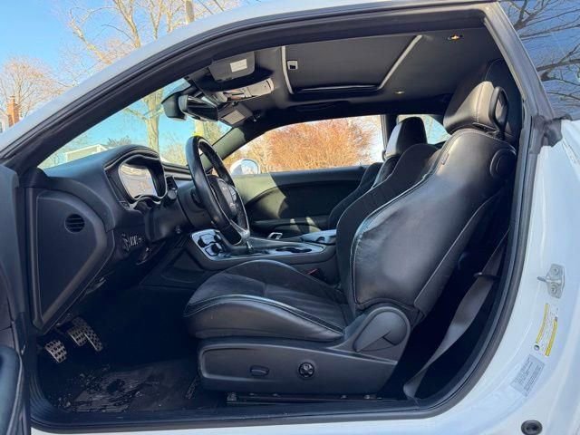 Used 2015 Dodge Challenger SRT w/ Technology Group image 18