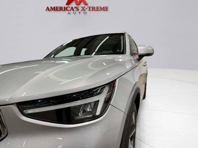 Used 2023 Volvo XC40 B5 Plus w/ Driver Assist Package AWD/4WD image 14